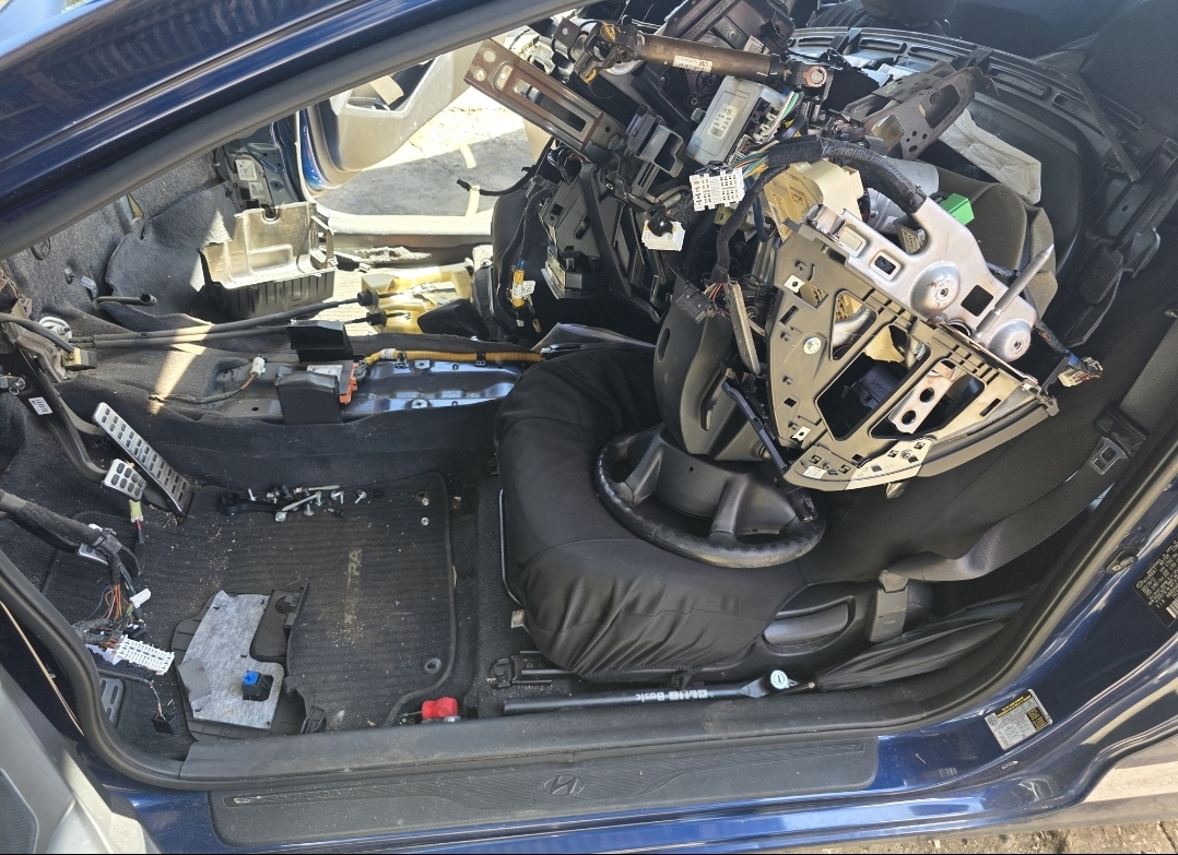 Reparación eléctrica interior de vehículo