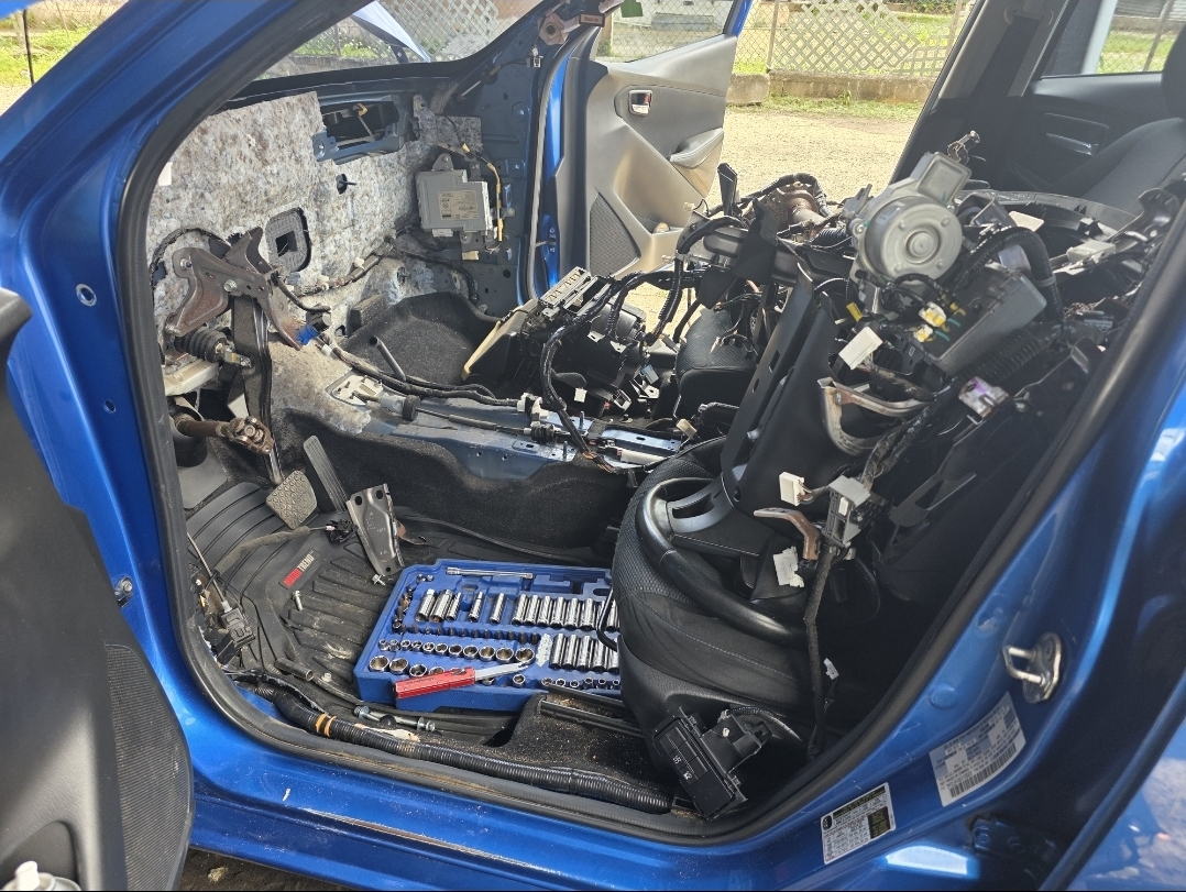 Reparación eléctrica interior de vehículo